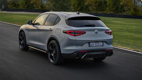 2024 alfa romeo stelvio specs